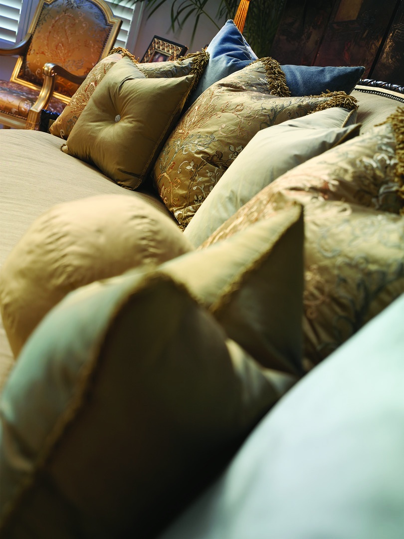 Camila&nbsp;Sofa shown with: Boxed bench seatWaterfall&nbsp;skirt with box pleated front, built-in sides and back with&nbsp;button detailKona finish with Specialty&nbsp;Leaf trimSilver&nbsp;Star nailhead frame trim
Available in a selection of finishes and finish trims
