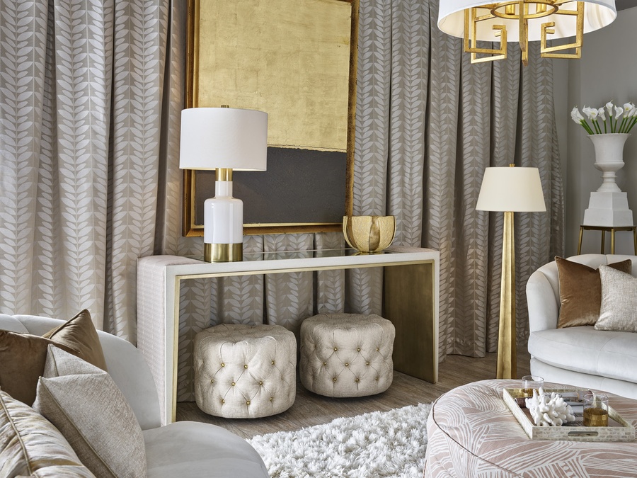 Cascade Console shown with:Latte finish with&nbsp;Aged&nbsp;Medici finish trimDiamond Tufted&nbsp;upholstery