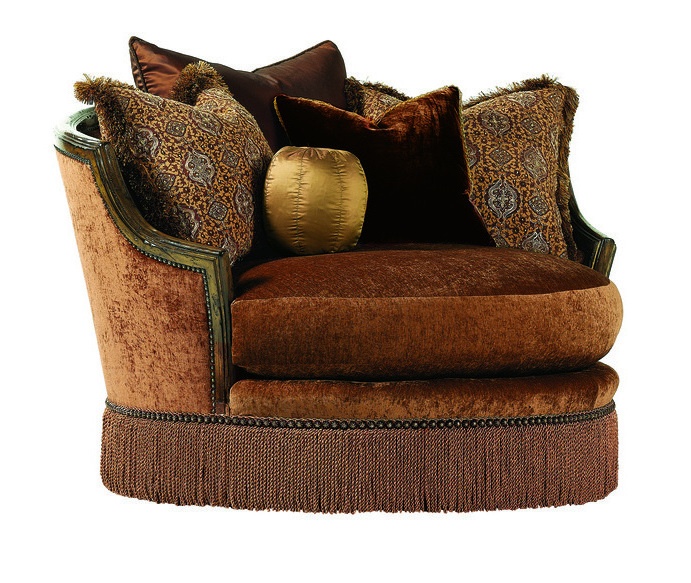 Isadora&nbsp;Chair &amp; A Half shown with:Boxed&nbsp;bench seatBullionBronze Star naihead frame trim
Exposed hardwood frame available in selection of finishes and trims