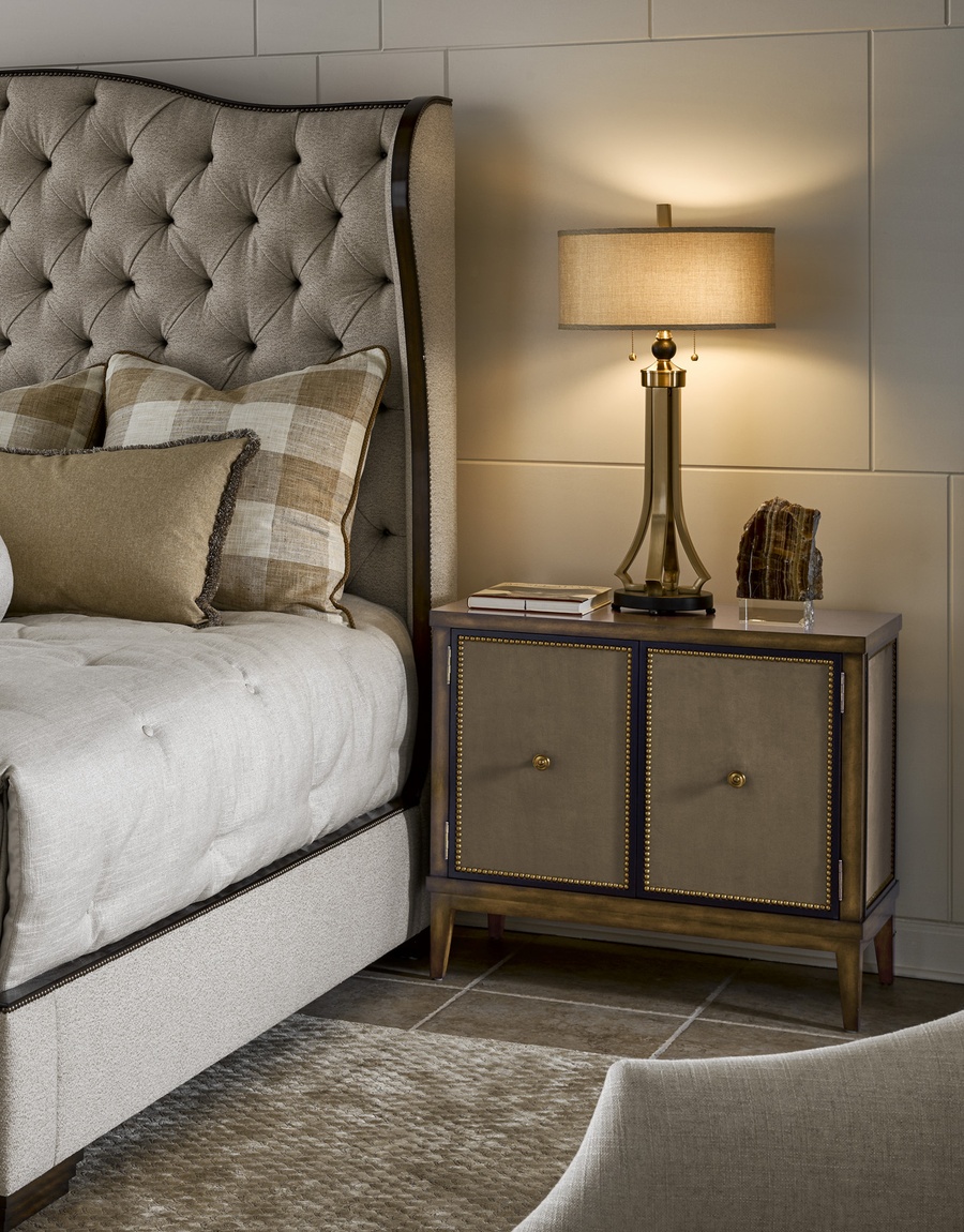 Palo Alto Nightstand shown with:Ebony&nbsp;finishVersailles leaf&nbsp;finish trimInset leather&nbsp;panelX Pattern Silver nailhead trimAntique Brass&nbsp;pendant&nbsp;pull with backplate
Selection of fabrics, leathers, wood, mirror, or glass available for panel insets