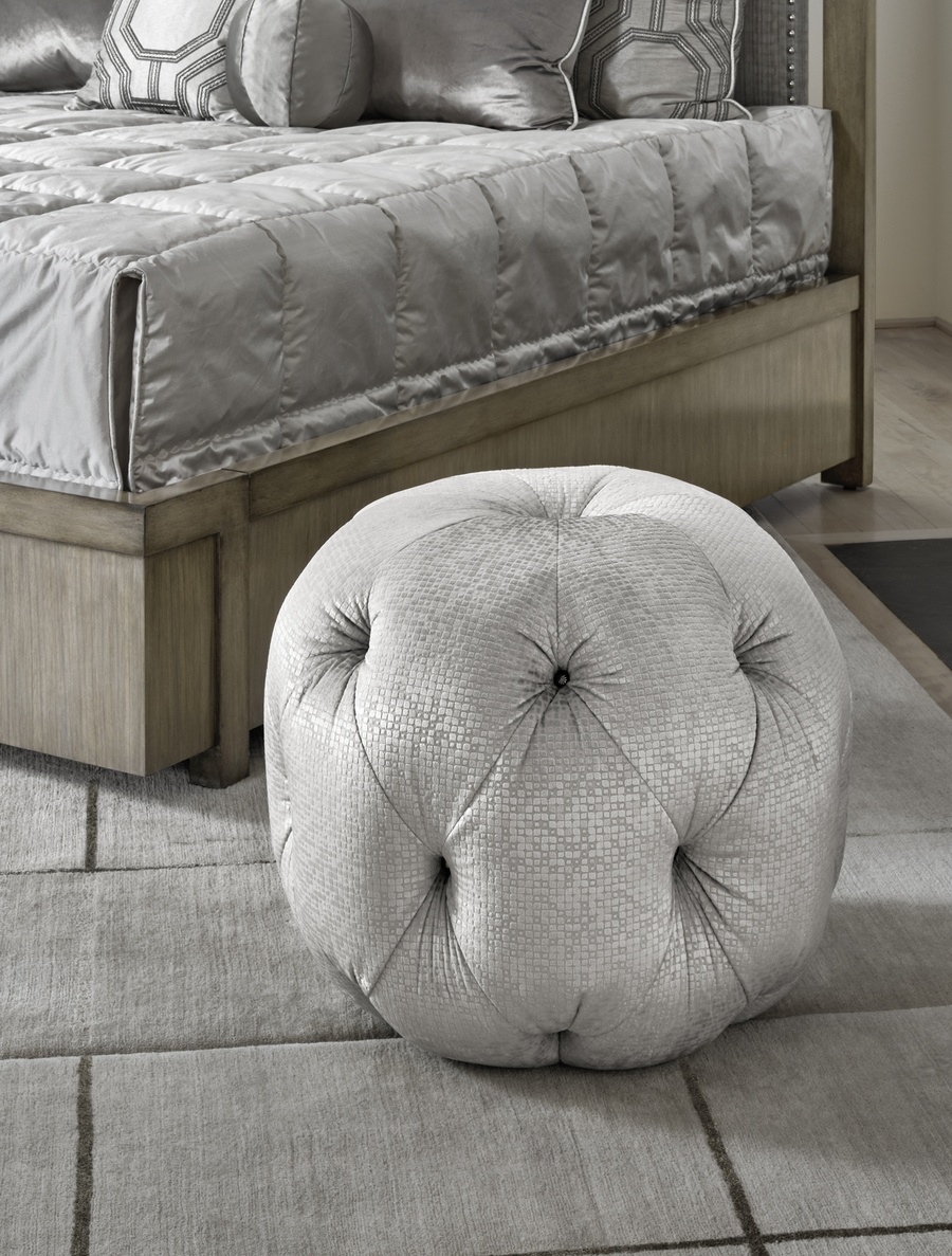 Zoe Pouff&nbsp;shown with:Button tufted